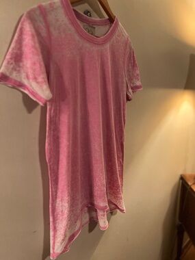 CHASER Pink Short Sleeve Tee Shirt W/ Distressed Seams--Size M